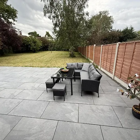 Carrholm House - 3br Luxurious House - Private Parking & Free Wifi Holiday home *