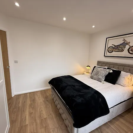 Holiday home Carrholm House - 3br Luxurious House - Private Parking & Free Wifi *
