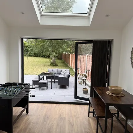 Holiday home Carrholm House - 3br Luxurious House - Private Parking & Free Wifi