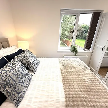 Holiday home Carrholm House - 3br Luxurious House - Private Parking & Free Wifi *