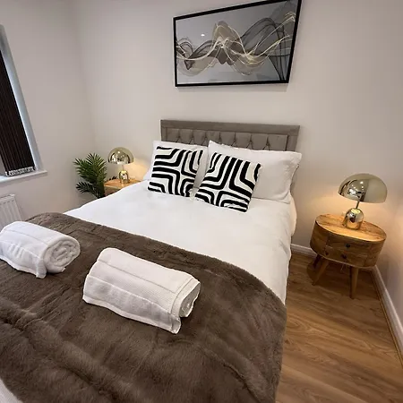 Carrholm House - 3br Luxurious House - Private Parking & Free Wifi * Leeds (West Yorkshire)