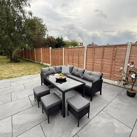 Carrholm House - 3br Luxurious House - Private Parking & Free Wifi * Leeds (West Yorkshire)